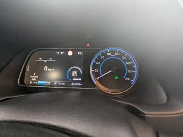 Nissan Leaf 150ch 40kwh tekna 21.5 — photo 12