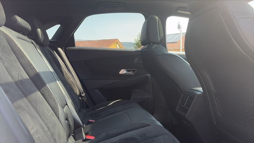 DS DS7 Crossback 2.0 BlueHDi 180 EAT8 - Performance Line + – 2020 – 130464 km – Diesel – Boîte Automatique — photo 34
