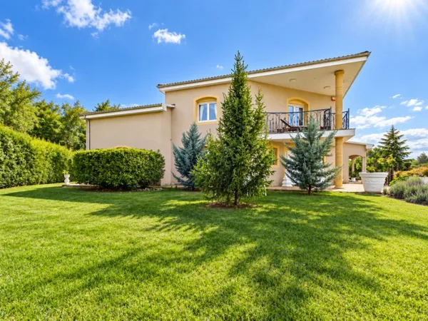 Maison 10 pièces 285 m²