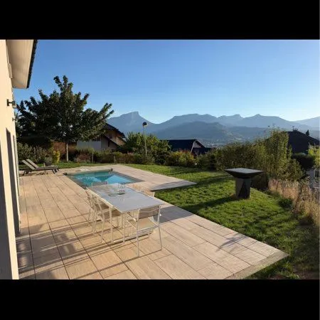 Maison RT2012 avec vue et piscine