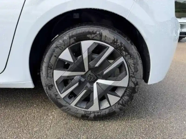 Peugeot 208 turbo 100 ch bvm6 — photo 11