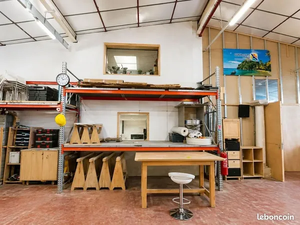 Local d'activité 1 745 m²