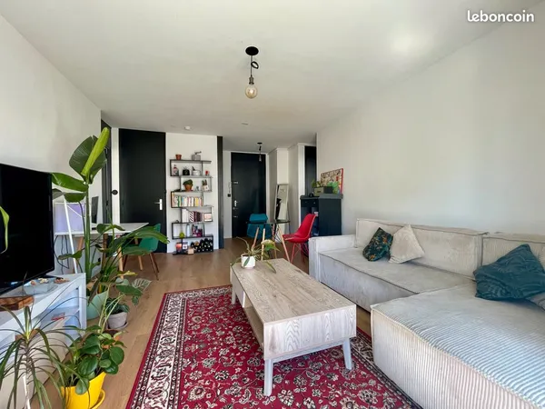 Beau 2 pièces de 52 + 4 m2 entièrement rénové, quartier Villette/Gare avec cuisine équipée et balcon