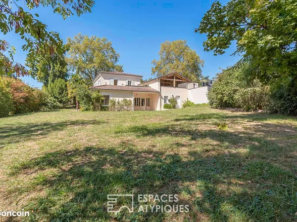 Maison 5 pièces 240 m²
