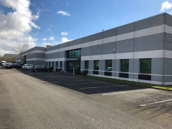 Local d'activité 1282 m²