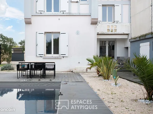 Maison 7 pièces 215 m²
