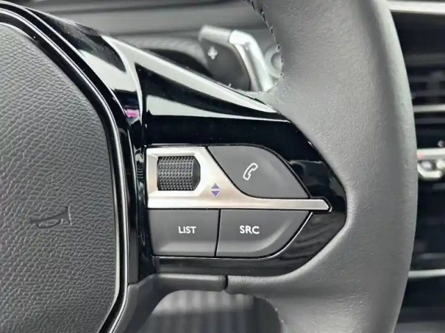 Peugeot 2008 hybrid 145 e-dcs6 — photo 22