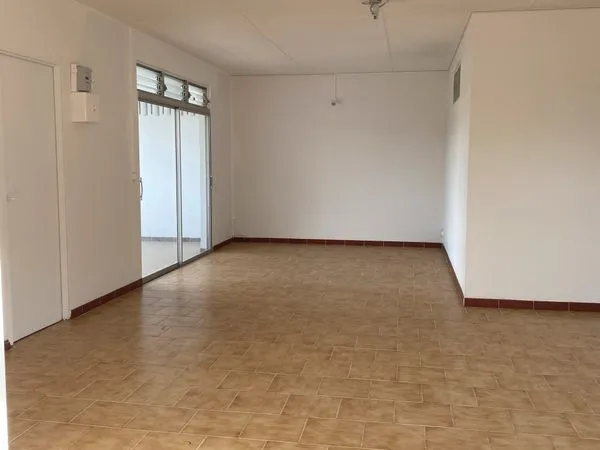 À louer appartement de 114 m² - 2 chambres + bureau - 2 salles de bain - Terrasse