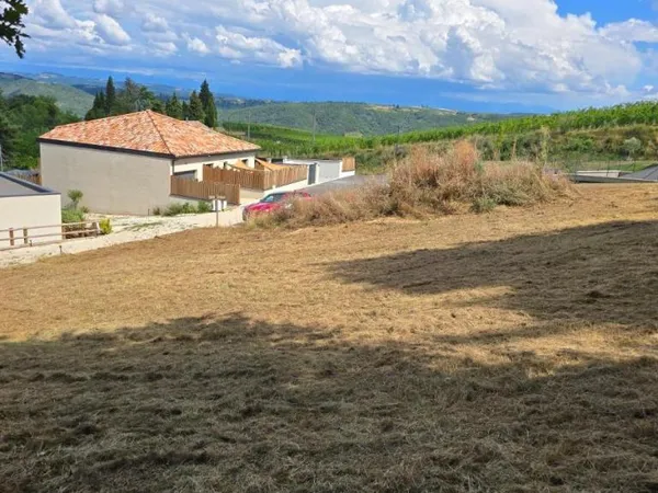 Terrain 708 m²