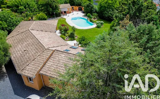 Maison 7 pièces 220 m²