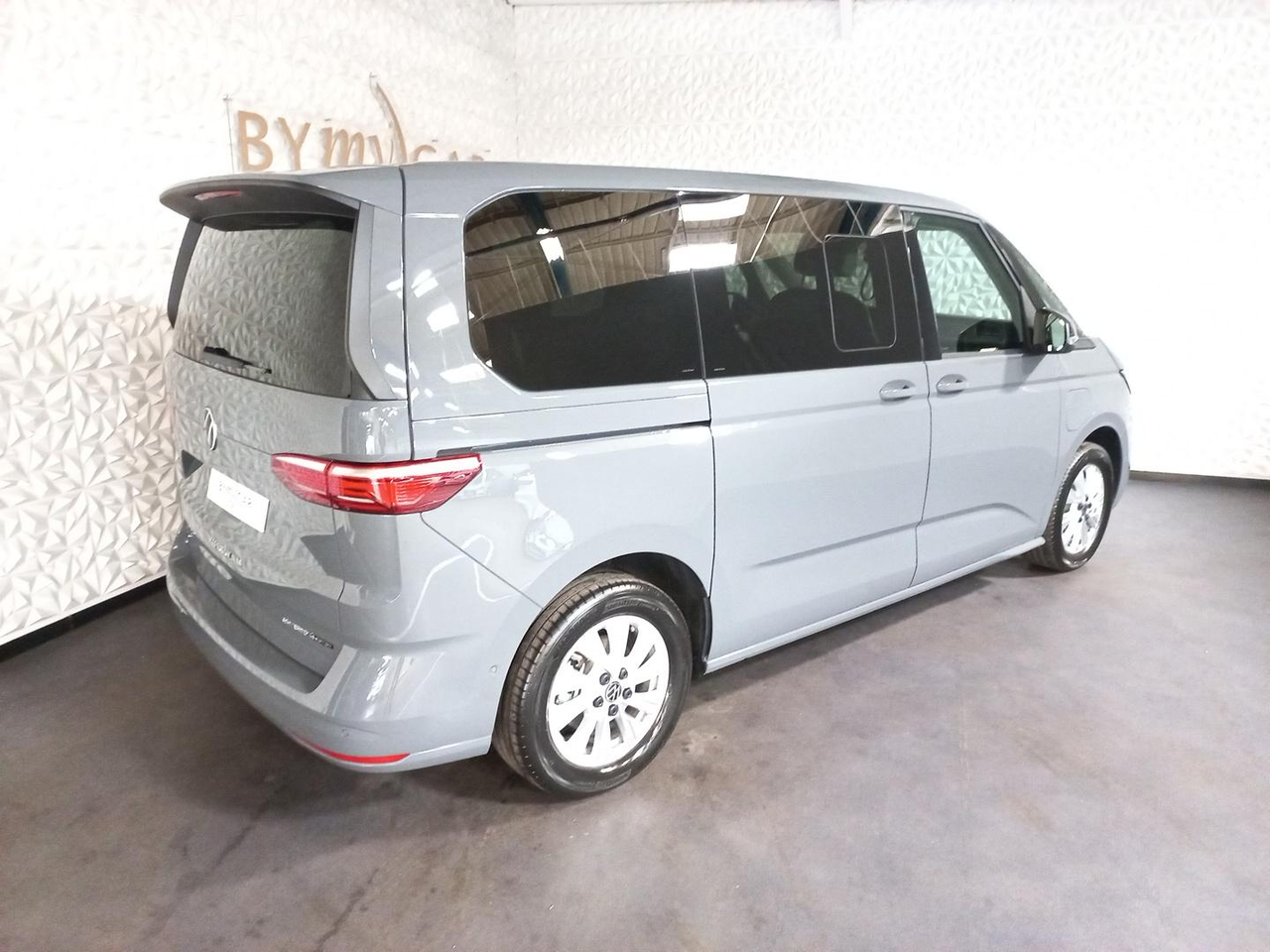 Volkswagen Utilitaires Multivan Court 1.5 eHybrid 245 4Motion DSG6 — photo 3