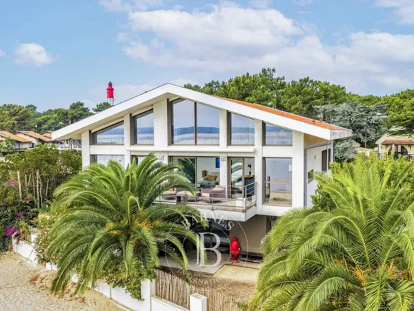 VILLA D'ARCHITECTE EN PREMIÈRE LIGNE AVEC PISCINE INTÉRIEURE - C