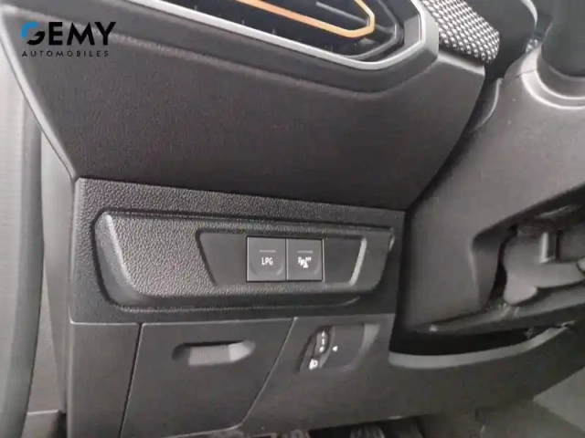 Dacia Sandero eco-g 100 — photo 32