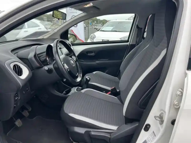 Toyota Aygo 1.0 vvt-i x-play — photo 18