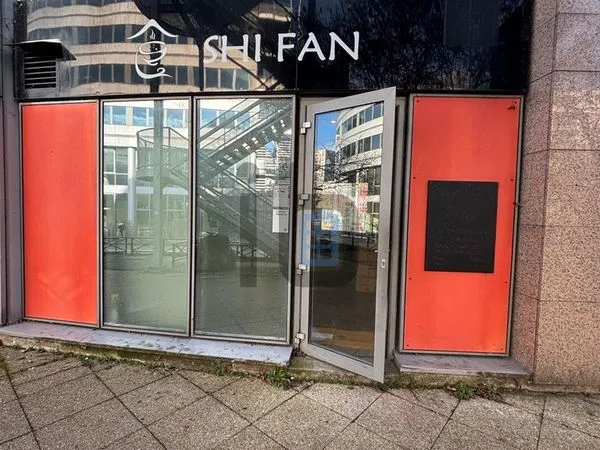 Boutique 91 m² NANTERRE