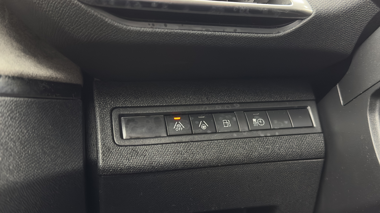 Peugeot 3008 Hybrid 225 e-EAT8 — photo 15