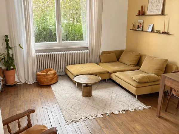 Maison mitoyenne ancienne rénovée avec cachet - 2 chambres + bureau - Jardin, garage et cave - Thion