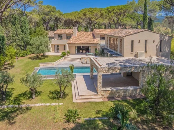 Villa 8 pièces 380 m²