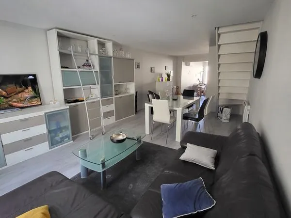 Chambre meublée dans maison centre ville avec parking sécurisé