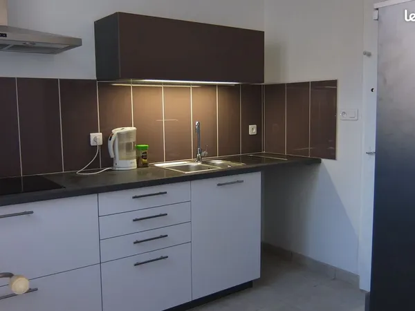 2 chambres climatisées, 380-350 , en bail mobilité, T3 de 75 m²