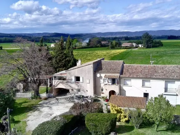 Propriété avec gîte rentable, sans travaux, entre Pierrelatte et Bourg-Saint-Andéol