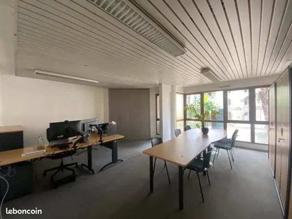 Bureau 144 m²