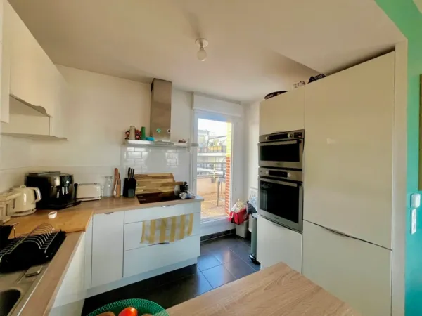 Appartement à vendre 4 pièces - 2 chambres - 2 Salles de bain - 2 Places de parking - Terrasse - FRA