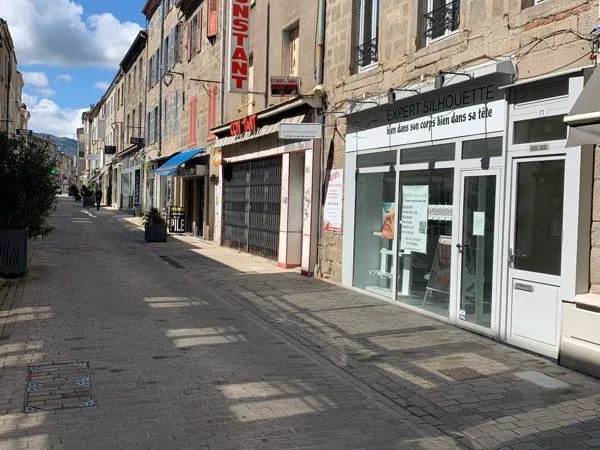 Loue local pour bureaux/cabines Rue St Jean