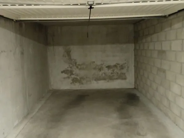 Garage fermé à louer - Saint-Priest (69800) - Disponible dès le 1er novembre