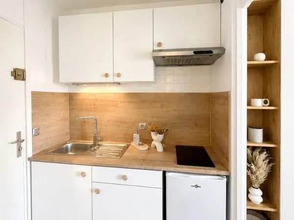 Studio avec loggia + parking + piscine 5 min à pied commerces et plage