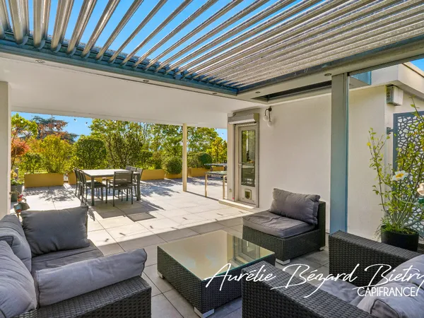 Duplex en dernier étage avec terrasse plein ciel de 143 m²