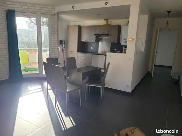 Appartement T3 - 63 m² - la clef st pierre - balcon + parking