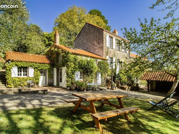 Maison 10 pièces 263 m²