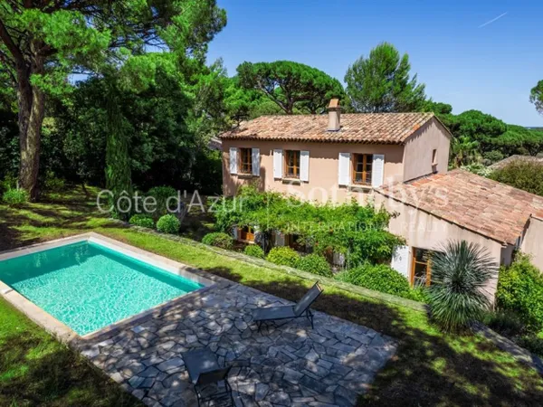 Gassin mas provençal avec piscine dans domaine privé à proximité
