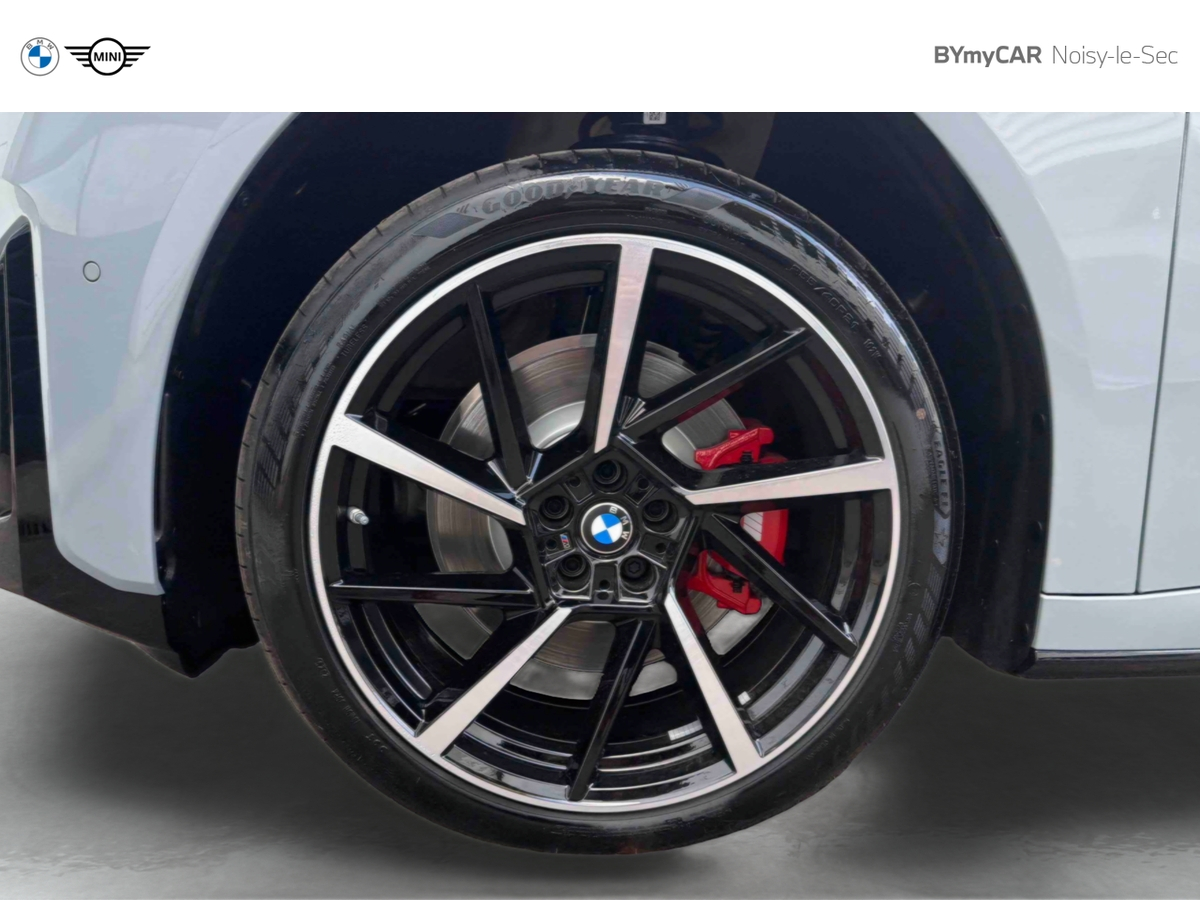 BMW iX3 50 xDrive — photo 14