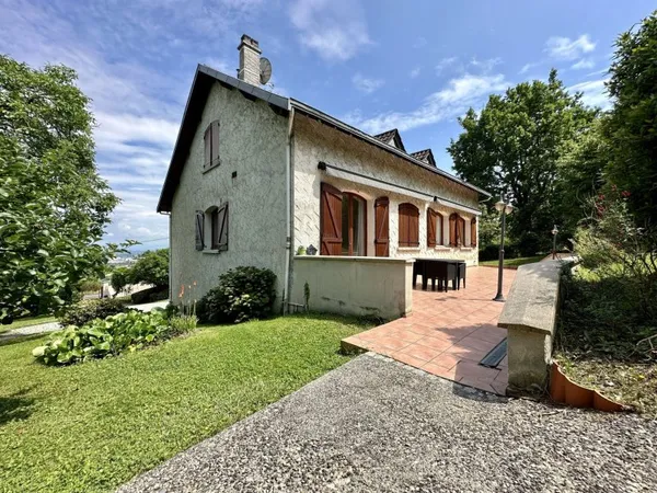 VENTE : maison F8 (220m ²) à CHATEAUGAY AVEC TERRAIN
