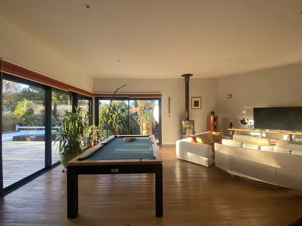 MAISON BOIS ARCHITECTE D'EXCEPTION AVEC PISCINE CHAUFFEE