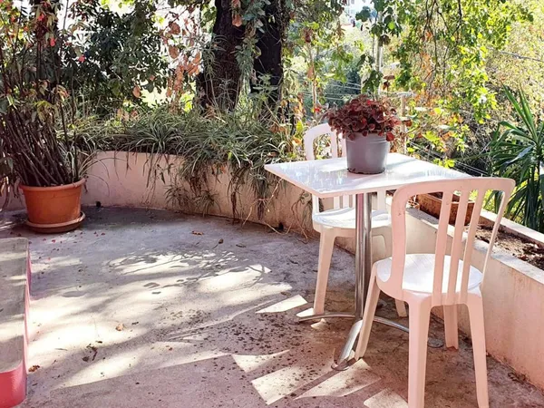 Avenue de la Pastorelle — Charmante maison niçoise baignée de lumière avec jardin arboré