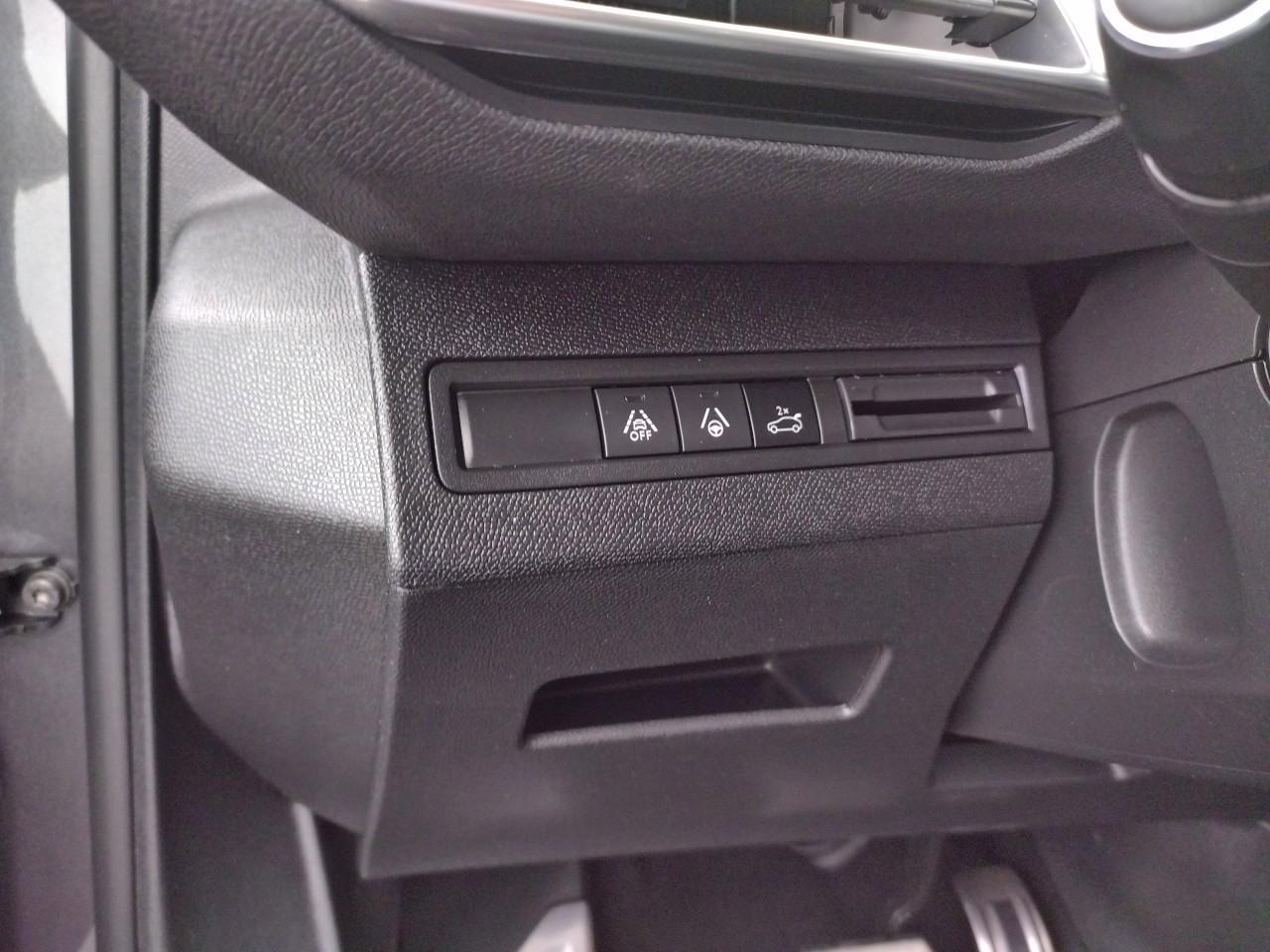 Peugeot 3008 puretech 130ch s&s eat8 gt — photo 23