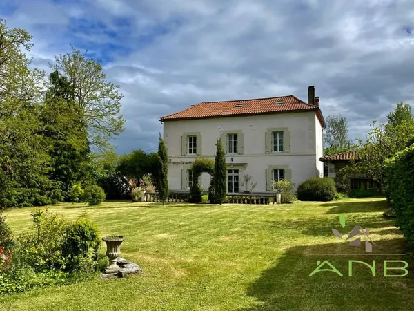 Maison Charentaise Restaurée - Prix Réduit & Vendue Meublée