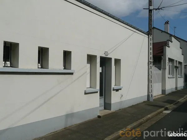 Local 349 m² Tours