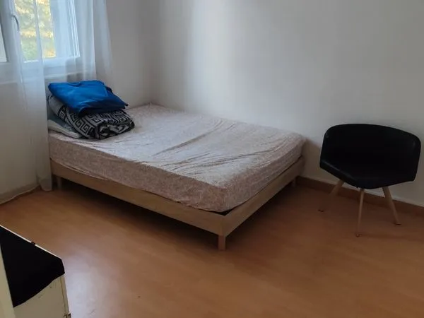 Colocation uniquement pour fille
