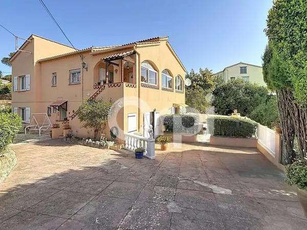 Maison 8 pièces 200 m²