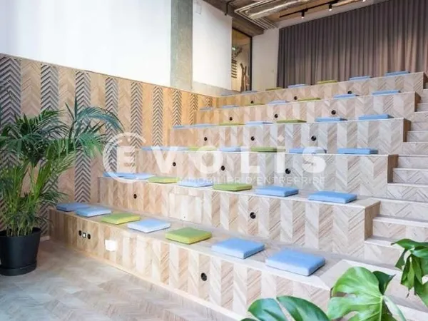 Bureau 850 m²