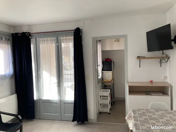 Location à l'année studio meublé 26m² avec terrasse et parking