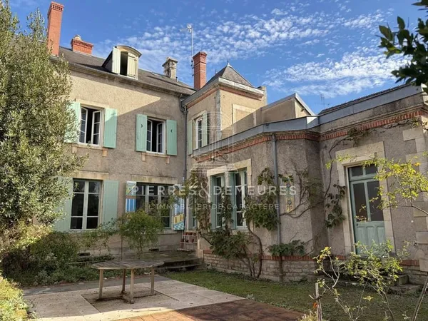 DEMEURE BOURGEOISE ET PARC ARBORÉ AU COEUR DE LA VILLE