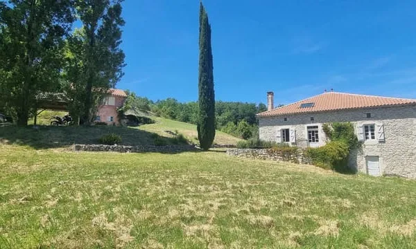 Authentique propriété en pierre avec maison d'amis, 2+ H, be