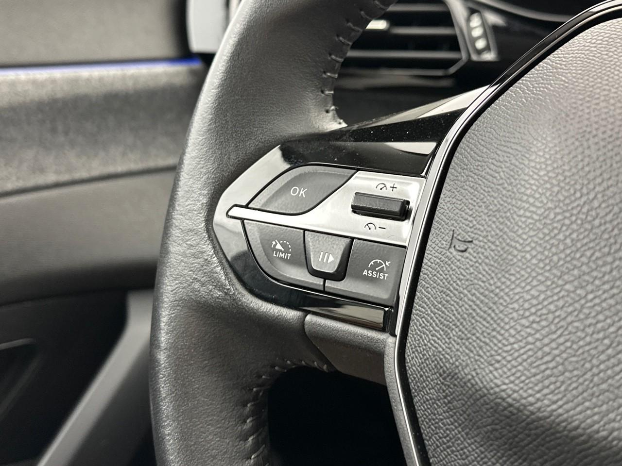 Peugeot 308 phev 180 e-eat8 allure — photo 17