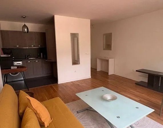 Joli Appartement 2 pièces de 44 m² avec balcon - Suresnes