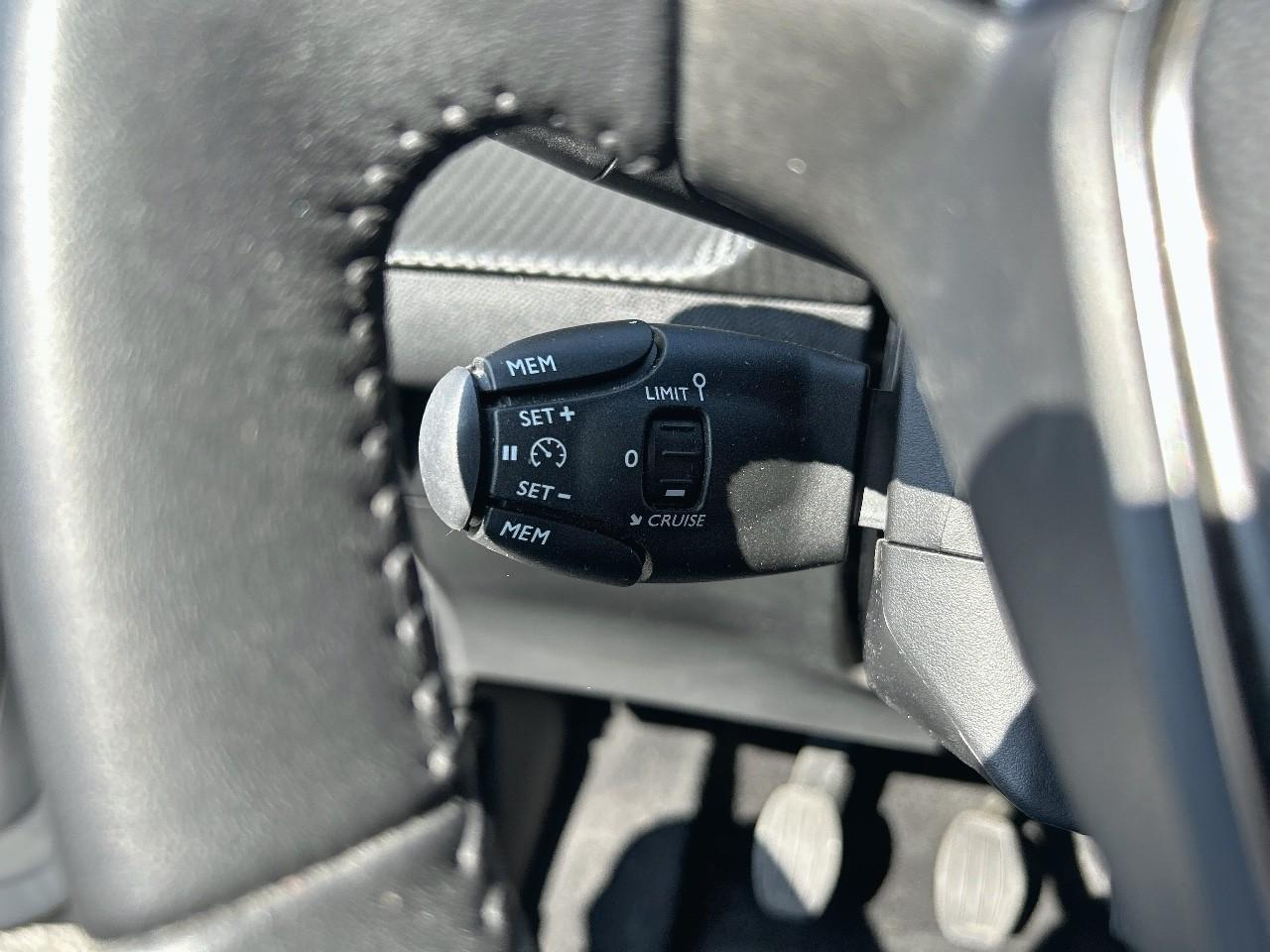 Peugeot 208 1.2 100ch s&s style — photo 17